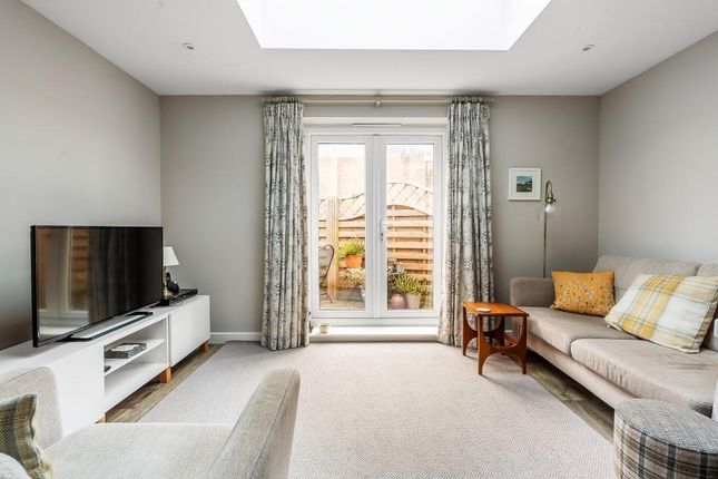 2, Farmers Court, Dorking photo 4