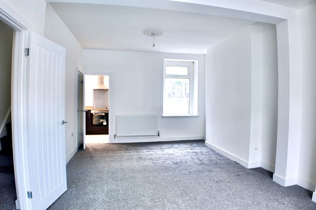 32 School Street, Caerphilly photo 2