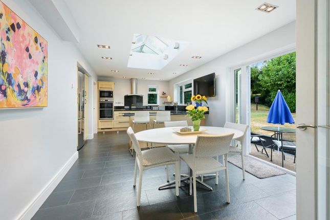 9 Avenue Close, Tadworth photo 4
