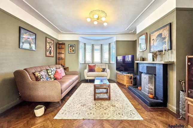 Carisbrook Crescent, Trowbridge photo 4