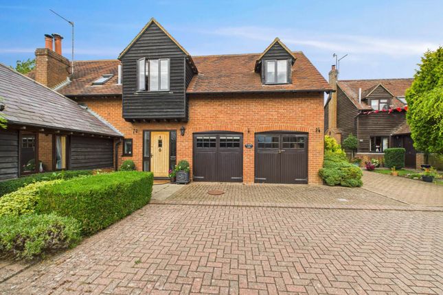 Clayhill Barn, Beech Tree Court, Aylesbury photo 3