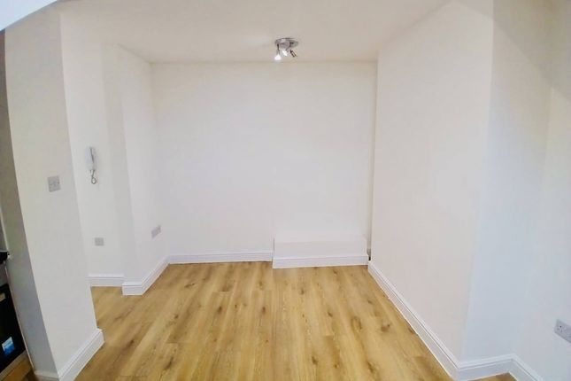 Flat 6, 1 Balaam Street, LONDON photo 4