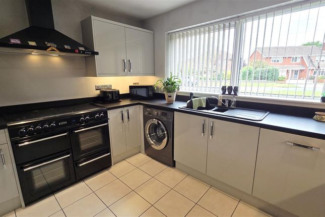 8, Plover Avenue, Winsford photo 5
