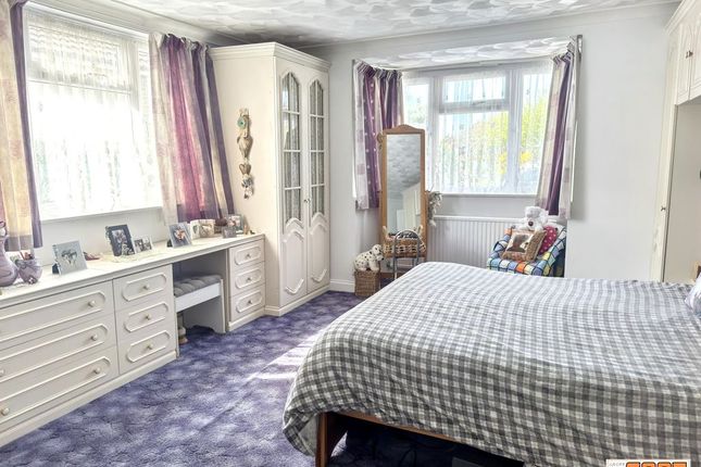 16, Haslemere Gardens, Hayling Island photo 4