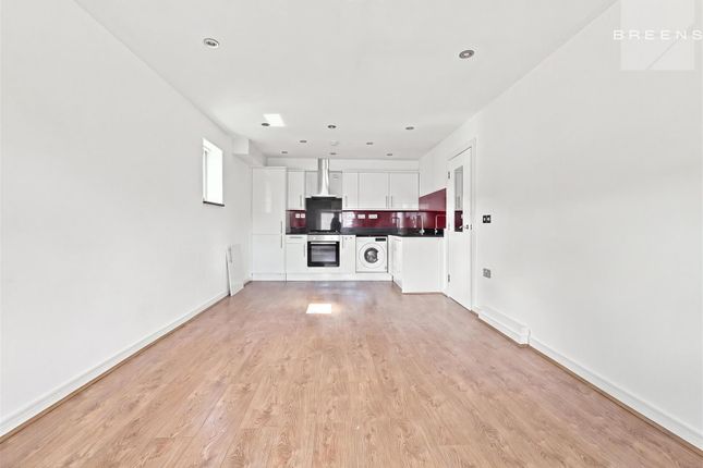 Flat 6, Capital House, Larkshall Road, Highams Park photo 4