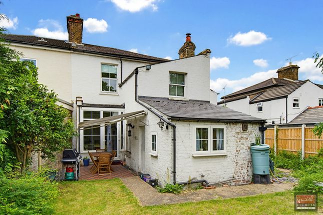 3-bed semi-detached on 28, Stanwell Road, Ashford, £2,800/mo