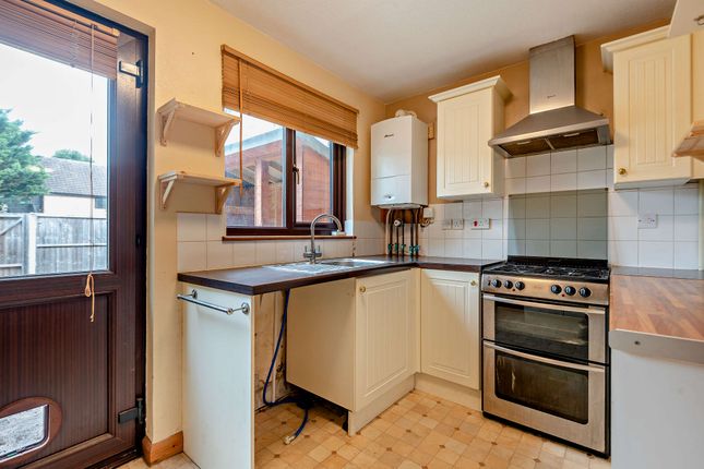 8 Galahad Road, Galahad Road, Crawley photo 5