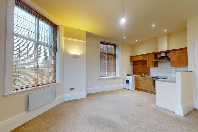 10, Sinderhill Court, Halifax photo 3