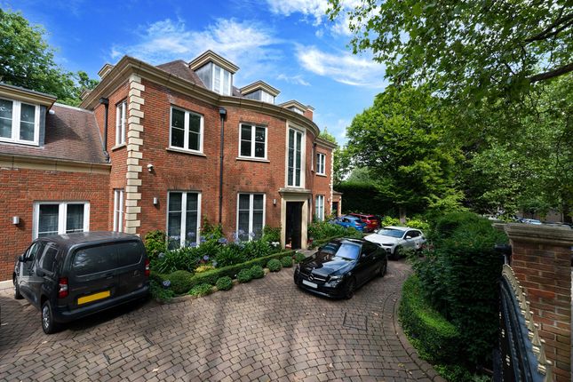 38 Hampstead Lane photo 3