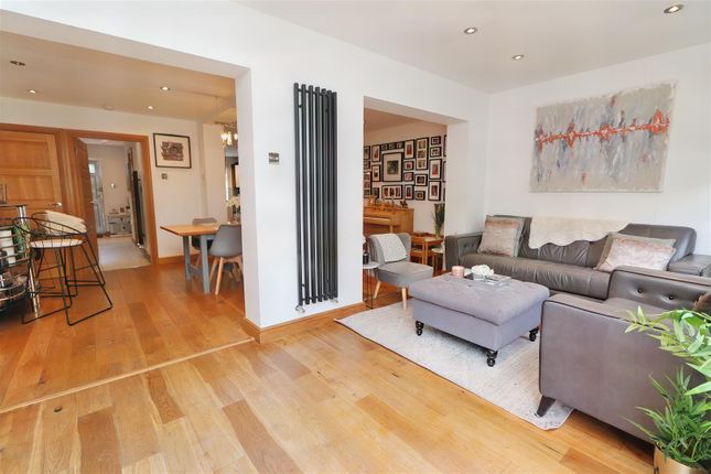 Town house for sale in Cavendish Crescent, Elstree, Borehamwood