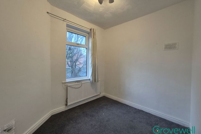 11 Grassfield Avenue, Salford photo 2