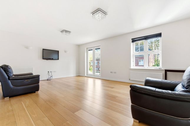 10, Woolman Road, Hertfordshire photo 4