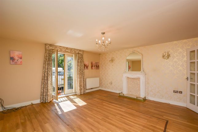 1 Bridget House, St. Helens Mews, Brentwood photo 2