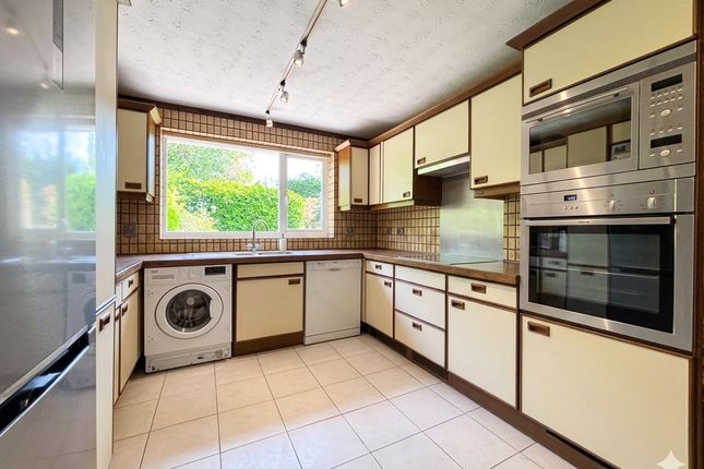 12, Buttermere Drive, Surrey photo 4