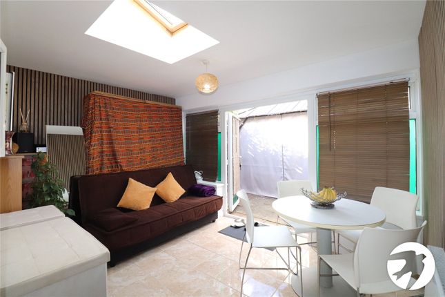 Nickelby Close, London photo 5