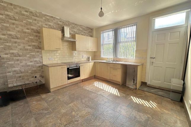 16, Cross Flatts Place, Leeds photo 2