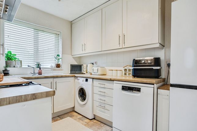 24, Mayfield Court, Ossett photo 2