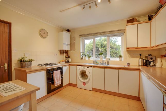 6 Ellwood Close, Ely photo 3