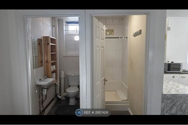 Flat, Barnet Road, Potters Bar photo 4