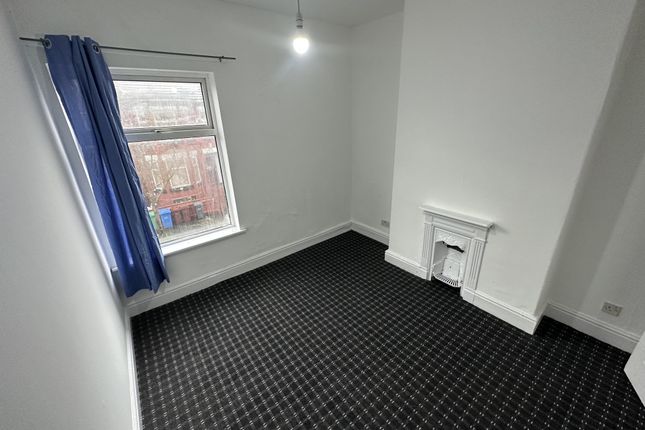 Terraced house to rent in Kensington Avenue, Manchester