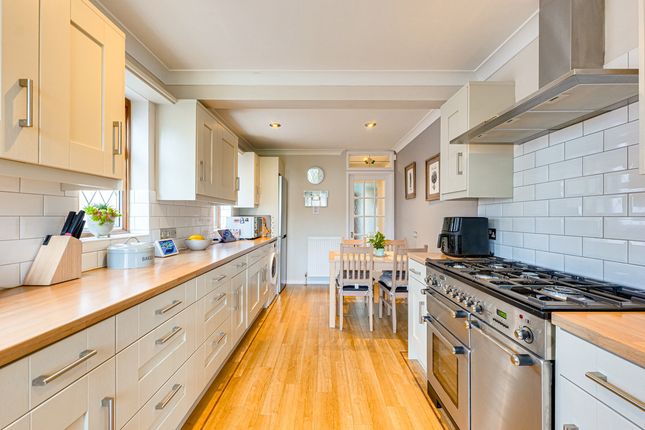 27, Glynde Way, Southend-on-Sea photo 3