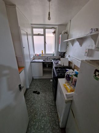 Flat to rent in Barnardo Street, London