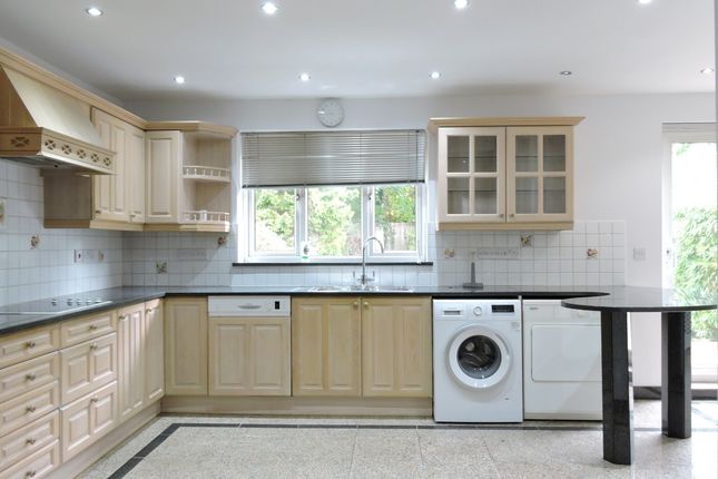 82, Mansfield Avenue, Barnet photo 4