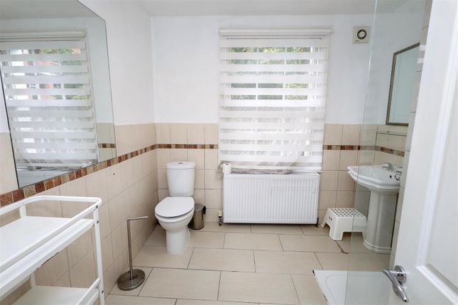 Room 2, 42a Northdown Street, London photo 5