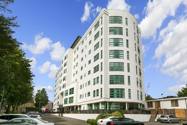 Thumbnail Flat to rent in Rivers House, Aitman Drive, Kew Bridge Road, Brentford, London