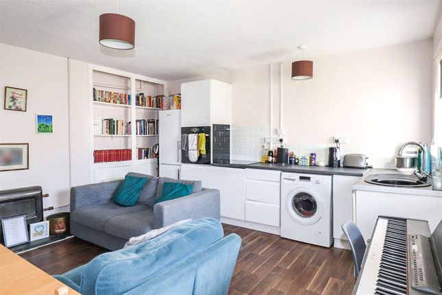 3, Penrose Gardens, Holsworthy photo 2