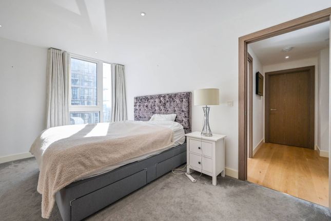 2-bed flat on London Dock , E1W, St Katharine Docks, £925,000