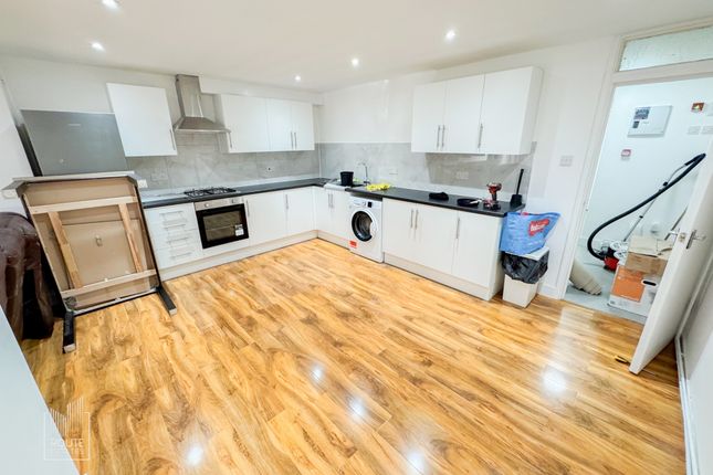 Room 3 45, Wilkinson Way, London photo 4