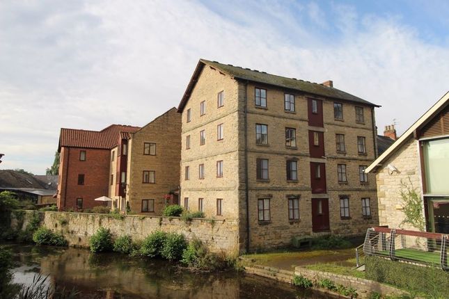 Flat for sale in Potter Hill, Pickering