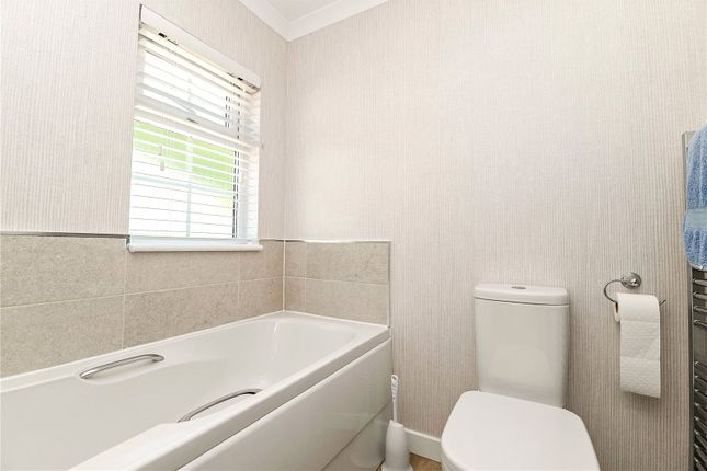 69, Woodlands Park, Hordle photo 4