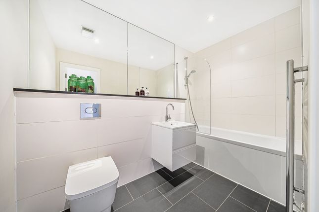 Flat for sale in North Street, Horsham