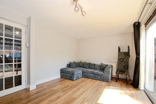 15, Holliers Way, HATFIELD photo 4