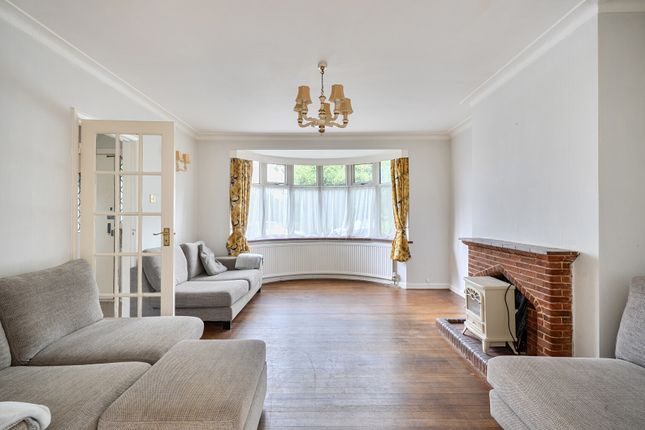 3, Downfield, Worcester Park photo 2