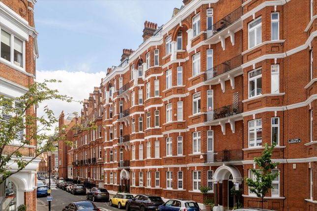 Flat to rent in Culford Gardens, London