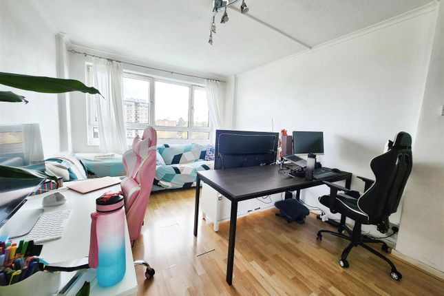 Flat to rent in Whitlock Drive, London