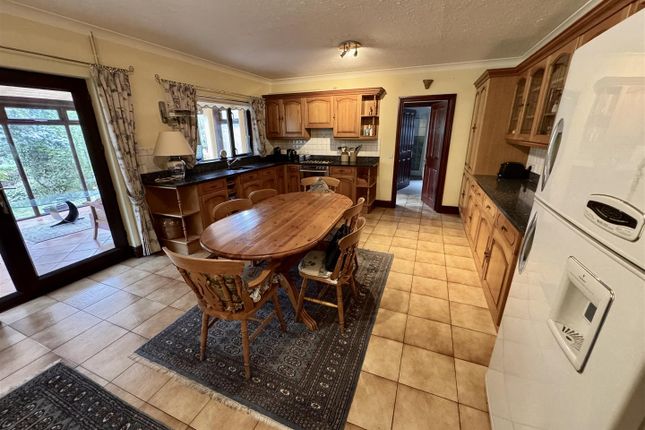 2 Mountain Grove, Wernoleu Road, Ammanford photo 3