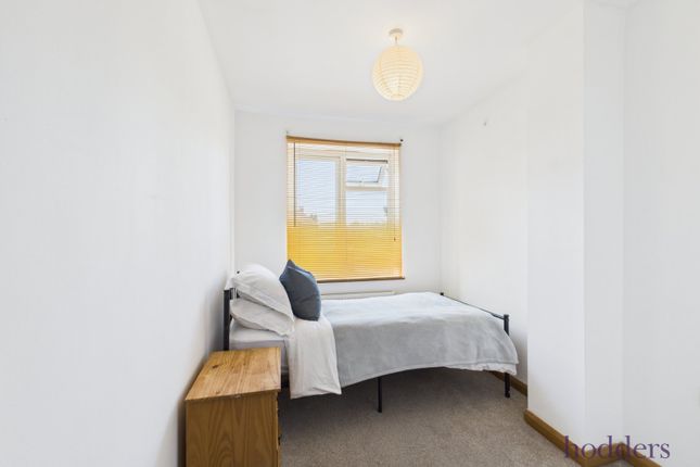 Room 6, 64, Marsh Lane, Addlestone photo 3