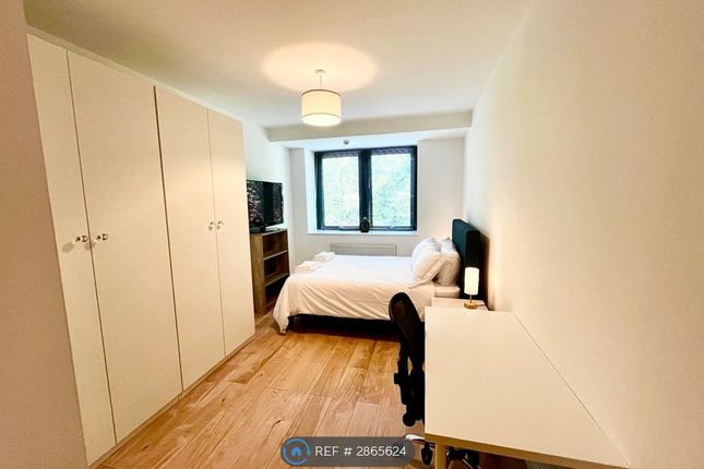 Flat, Greystoke House Brunswick Road, London photo 4