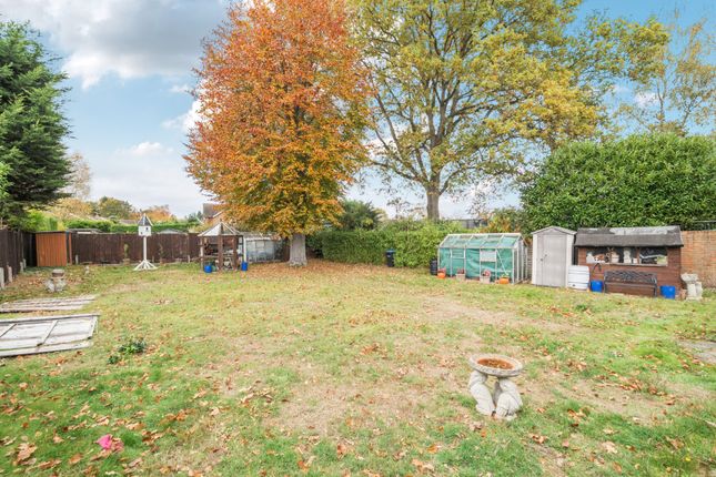 47, Woodham Park Road, Addlestone photo 4