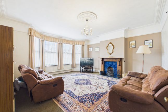 24 Farnaby Road, Bromley, Kent photo 3