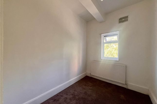 890b, Romford Road, London photo 3