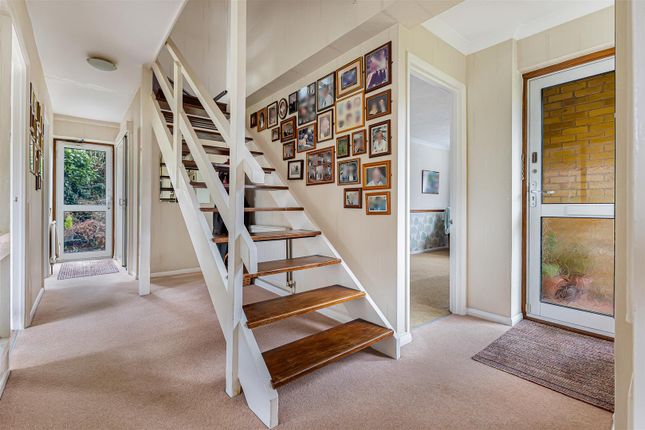 4, Oakmead, Meopham photo 2