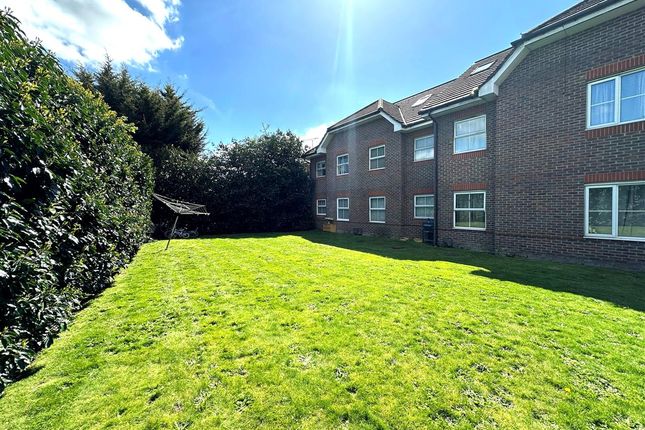 Flat for sale in Bishops Drive, Feltham