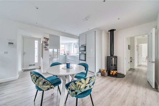 27, Carisbrooke Court, Hampshire photo 4