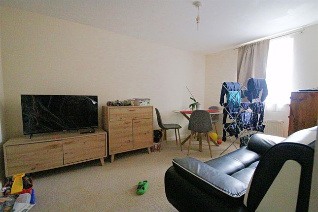 8, Ilam Court, Rugby photo 3