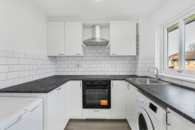 Flat 21, Shepperton Court,, Shepperton Court Drive, Surrey photo 3